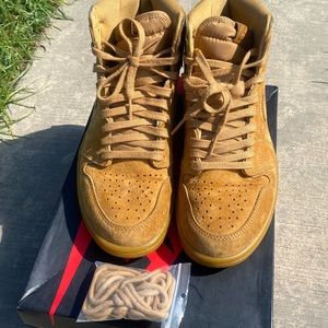 Retro Jordan #1 wheat size 8 men 150$